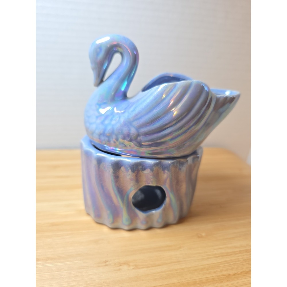 VINTAGE SIRIUS ENTERPRISES BLUE OPALESCENT SWAN VASE WITH BASE 1987